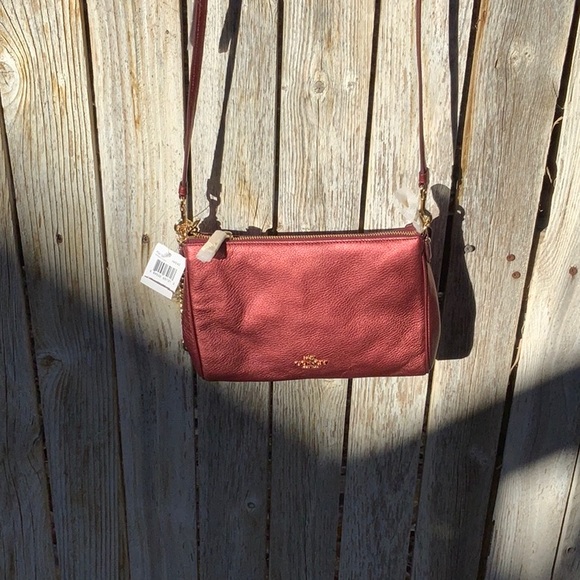NEW COACH METALLIC CHERRY PEBBLE LEATHER CROSS BODY BAG - Picture 1 of 8